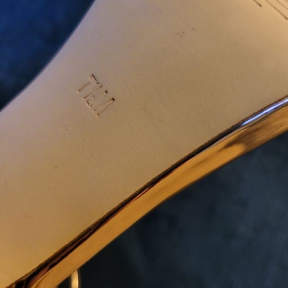 GUESS Gold Metallic/Foil Heeled Ankle Strap Sandal sz 7.5 - Picture 8 of 8